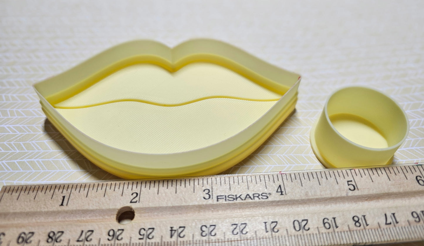 Smooch Mood Magnet Clay Cutter!
