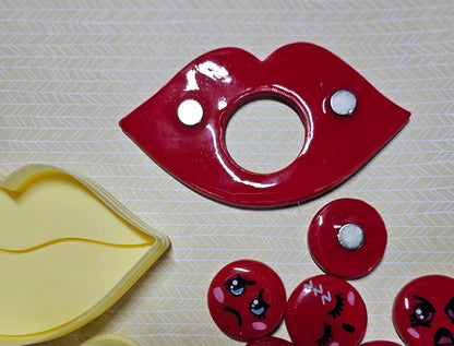 Smooch Mood Magnet Clay Cutter!