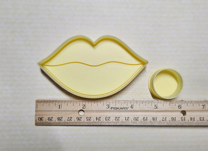 Smooch Mood Magnet Clay Cutter!